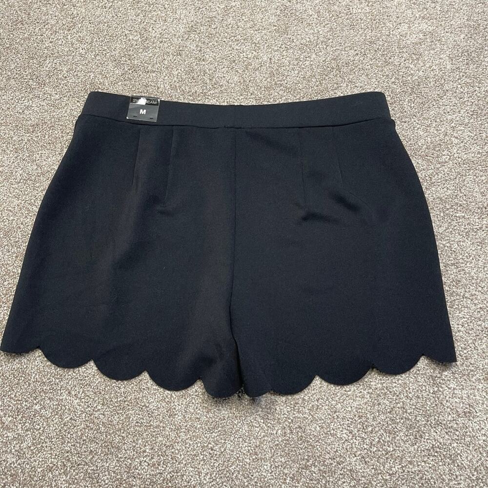 Express Scalloped Scallop Hem black Shorts Size Medium nwt
